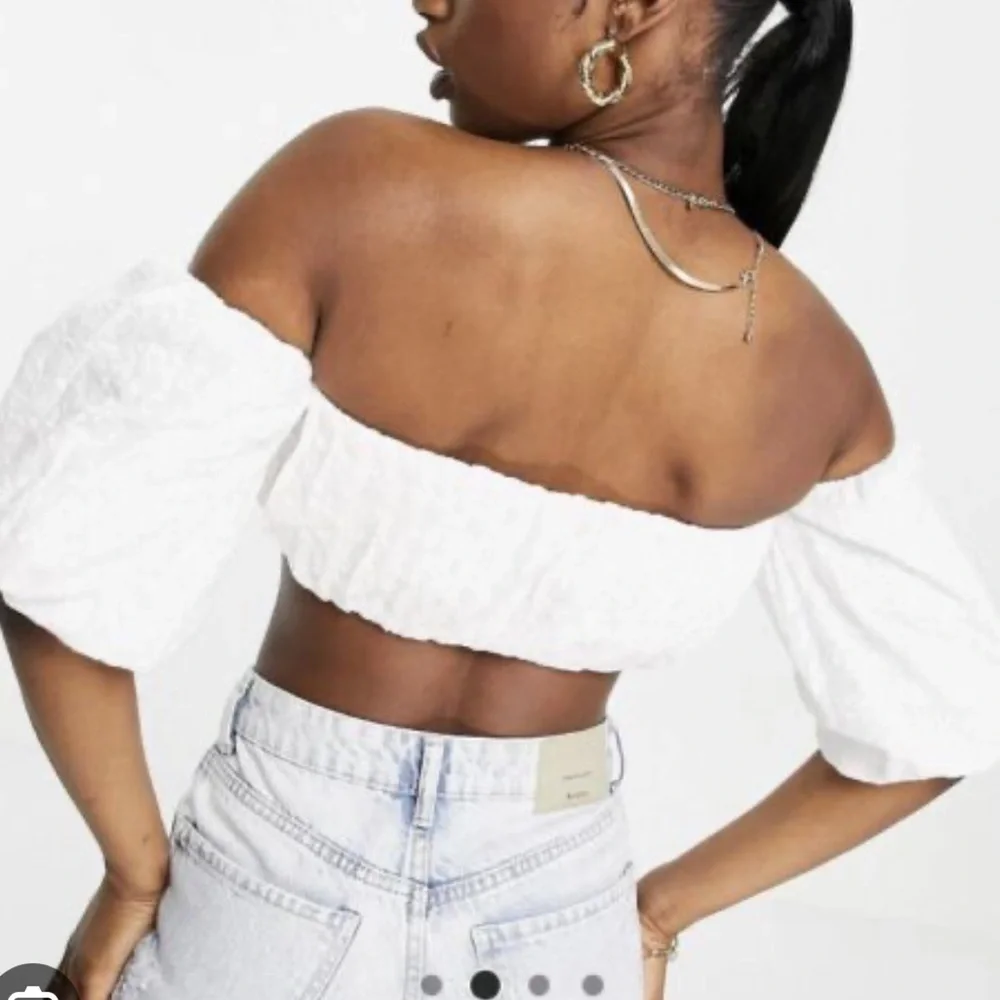 NWOT NA-KD off-the-shoulder embroidered crop top - Picture 3 of 3